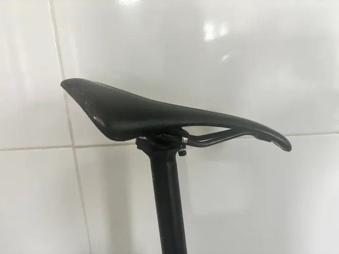 Banco Specialized + canote de carbono 