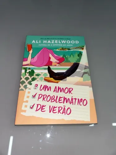 livro um amor problematico de verão