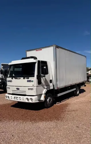 Ford cargo 815 2010