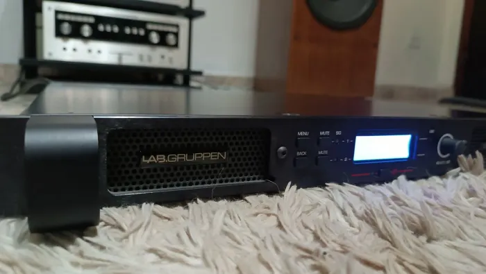Amplificador labgruppen lpd2400