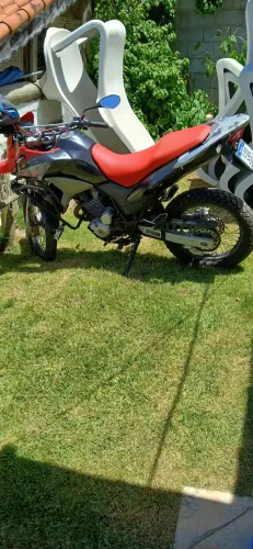 Moto não fuma não tem vazamento de óleo relação nova pneus novos óleo e filtro novo.