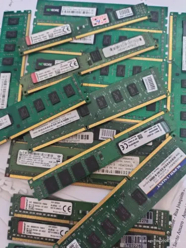 Lote de 15 memórias RAM de 4 GB DDR3 1333 a 1600 Hz usadas