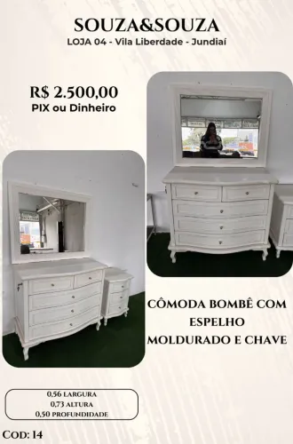 Cômoda branca de madeira com espelho e chave