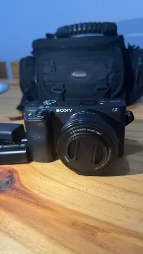 Câmera Sony A6400 Mirrorless Com Lente 16-50mm + 2 baterias originais + bolsa