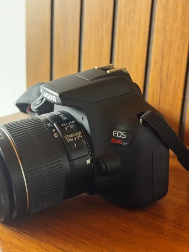 Canon T7