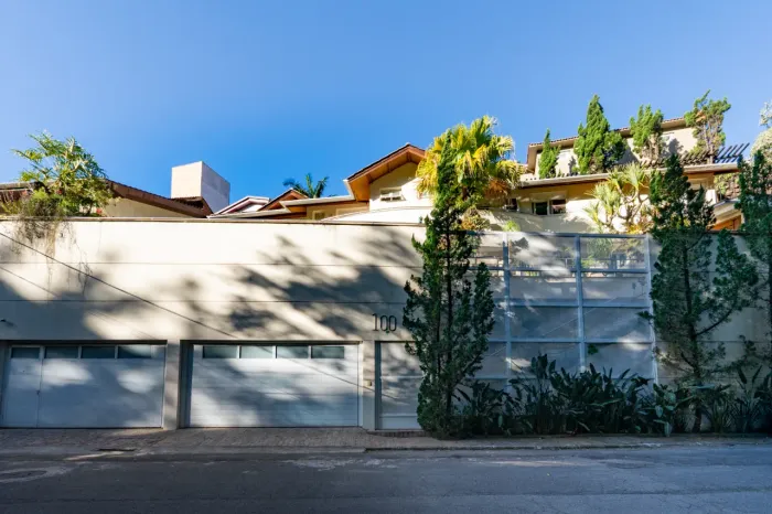 Casa no condomínio Vitória Régia para venda com 4 quartos, sendo 2 suítes, 800m²