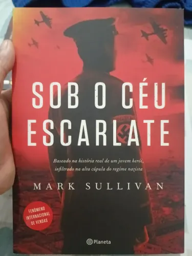 Sob o céu Escarlate