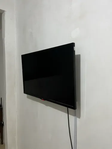 Tv LG 41 polegadas acompanhada de Xiaomi Box 4k