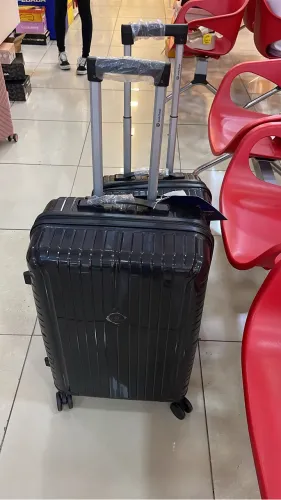 Vendo duas malas uma de 23kg e uma de 10kg novas nunca usada