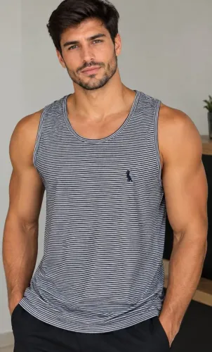 Camiseta da Reserva Azul e branca tamanho GG, bonita, original, bem confortável, moderna.