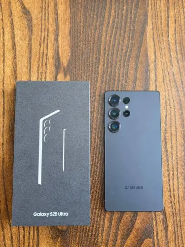 S25 ultra 256GB 12RAM pegando tudo certinho vendo ou trocar acompanhar caixa carregando