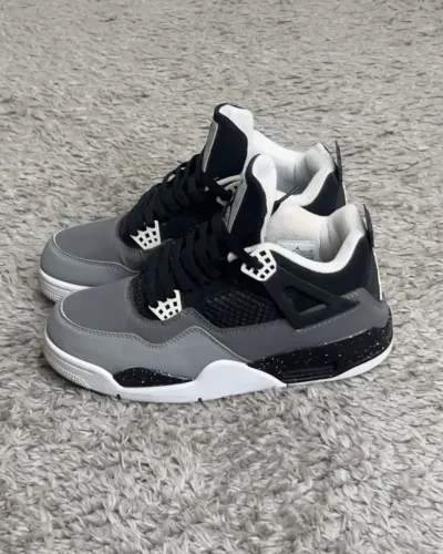 Air Jordan 4 Preto e Cinza