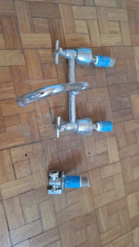 Torneira tanque + torneira de máquina de lavar.