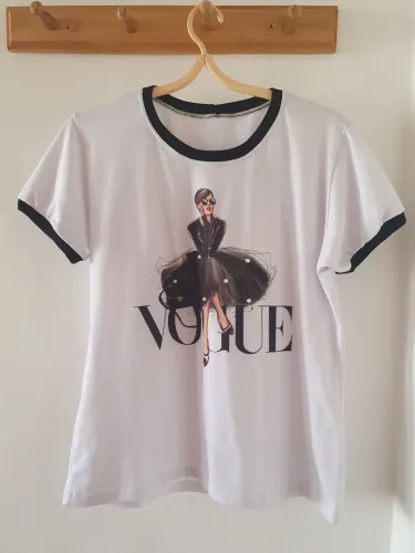 Camiseta Vogue pérolas