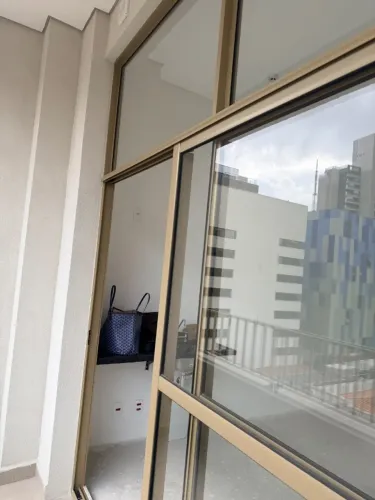 Porta de Alumínio semi nova (construtora acabou de entregar ) : largura 2.72 x 3.05 altur