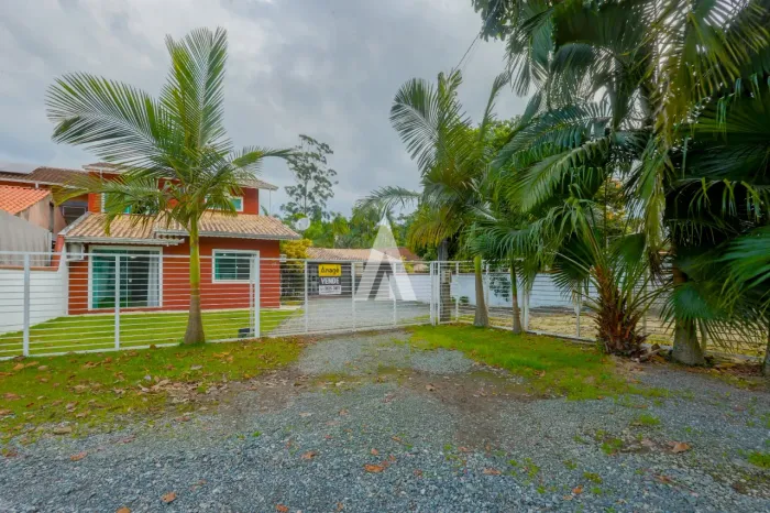 Casa com 3 quartos à venda no bairro Vila Nova em Joinville-SC por R$700.000,00.