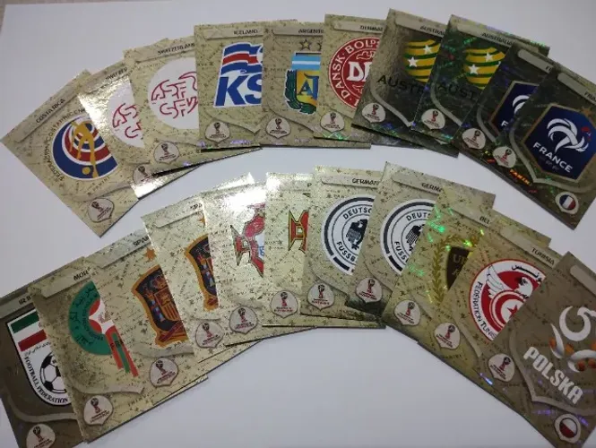 Figurinhas Brilhantes e escudos Copa 2018 novas originais