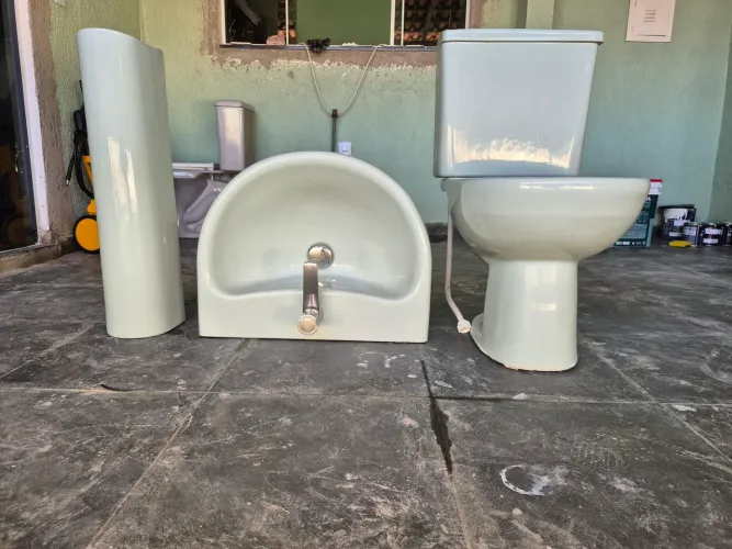 Conjunto de Louças CELITE - Vaso com Caixa Acoplada e Pia USADOS