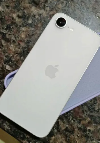 iPhone 16e