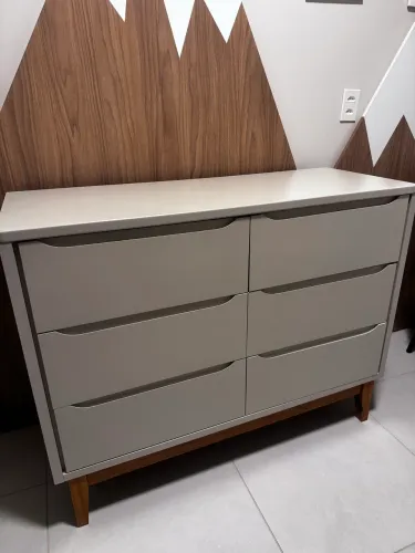 Berço e cômoda 