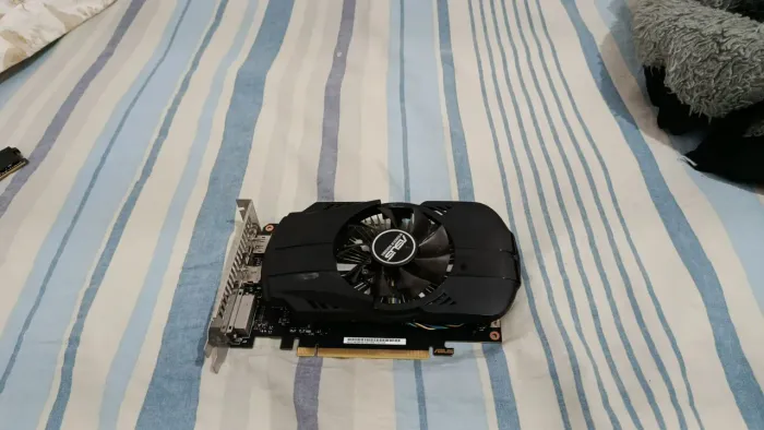 Estou vendendo essa placa de vídeo GTX-1650 vem sem a caixa so a placa mesmo 