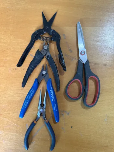 Kit de tesouras e alicates 