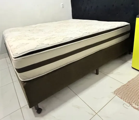 Cama super king com cabeceira