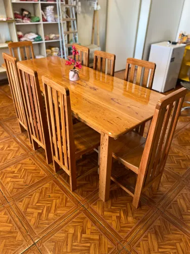 Mesa de jantar Madeira maciça 8 lugares em loja. Entregamos