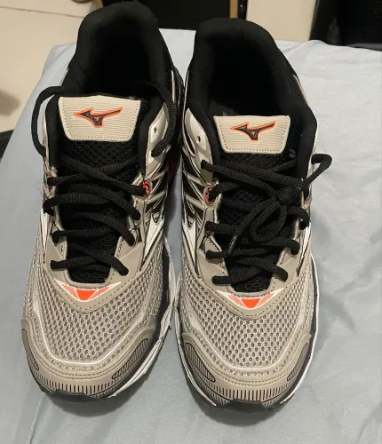 Tênis mizuno 40