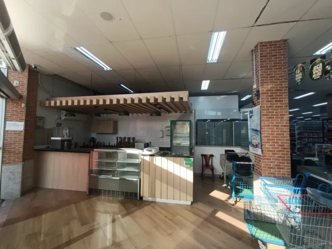 Lanchonete/Cafeteria Montada em Supermercado com Grande Fluxo de Clientes