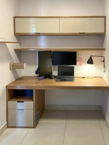 Conjunto de Escritório Planejado com Bancada e Armário