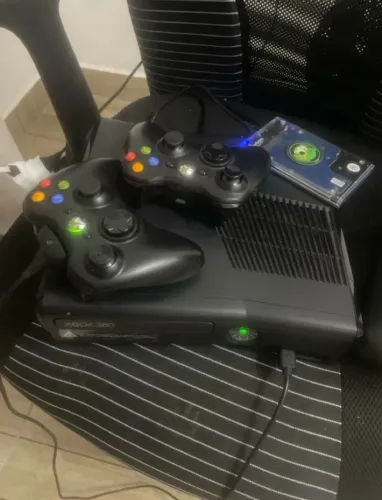 Xbox 360 desbloqueado + 2 controles 