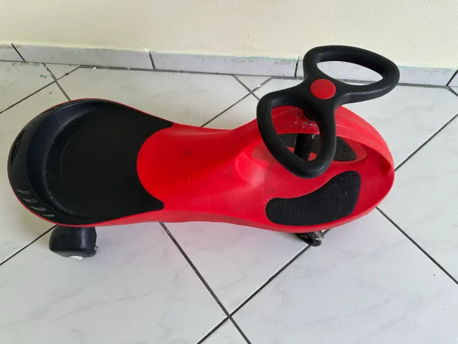 Carrinho de rolimã infantil