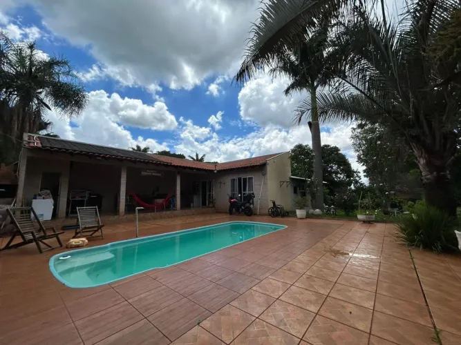 Linda chácara no Vale Azul.