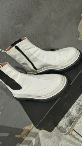 Bota marca Liz branca Tratorada usada 2x
