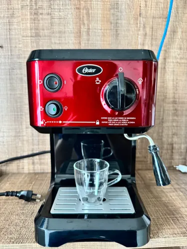 Cafeteira Oster Expresso e Capuccino