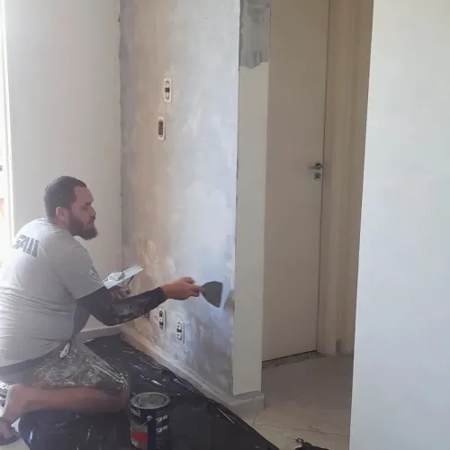 Pintor disponível para serviços urgentes