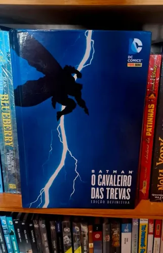 Hq Batman O Cavaleiro das Trevas- Edição Definitiva- Capa Azul