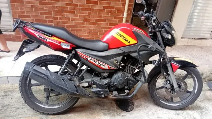 vendo yamaha factor 150 cc vermelha