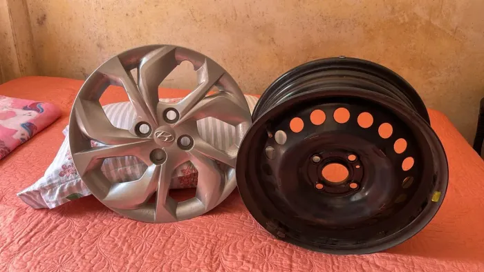 4 Rodas de aço preta de 4 furos Hyundai HB20 com carlotas aro 15