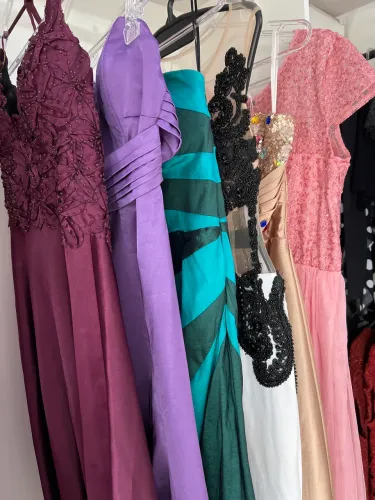 Lote de vestidos de festa