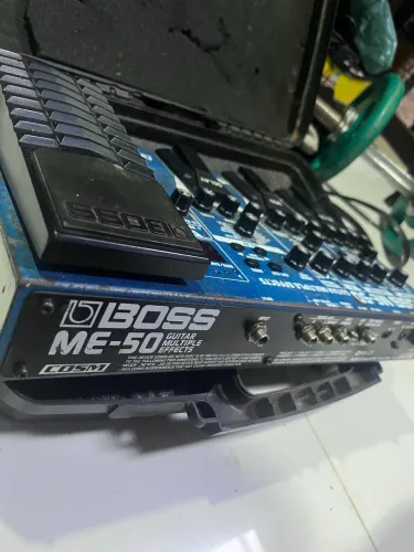 Pedaleira Boss me 50