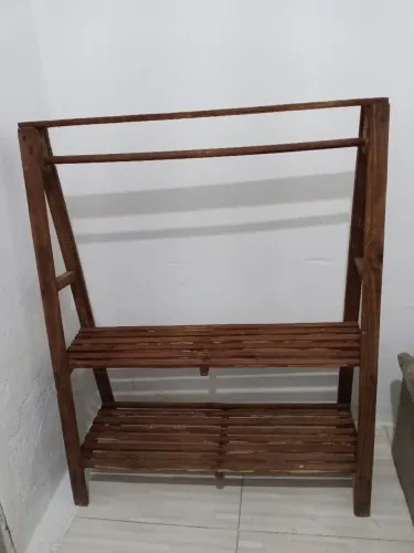Arara de pallet para roupa