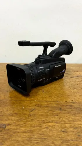 Filmadora Profissional Panasonic AG-HMC40 Full HD AVCCAM 3MOS