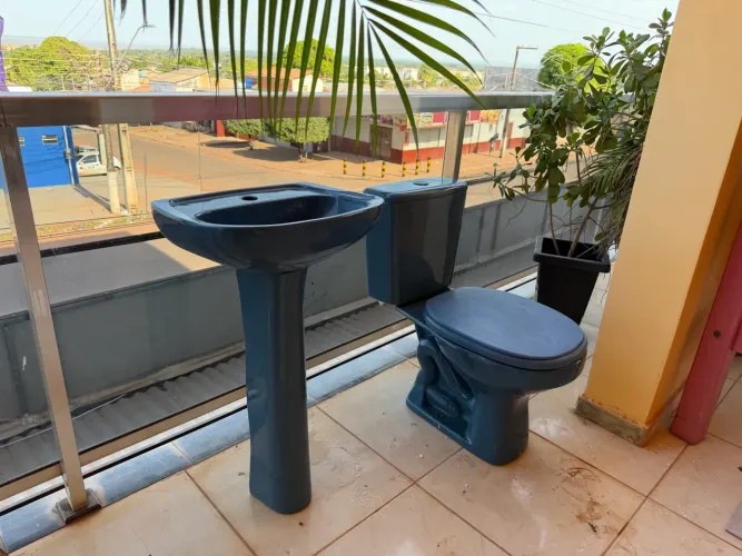 Conjunto para banheiro ( vaso a locado e pia de coluna)