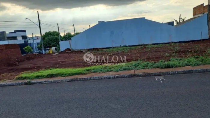 Terreno à venda em Maringá, Bom Jardim, com 275 m²