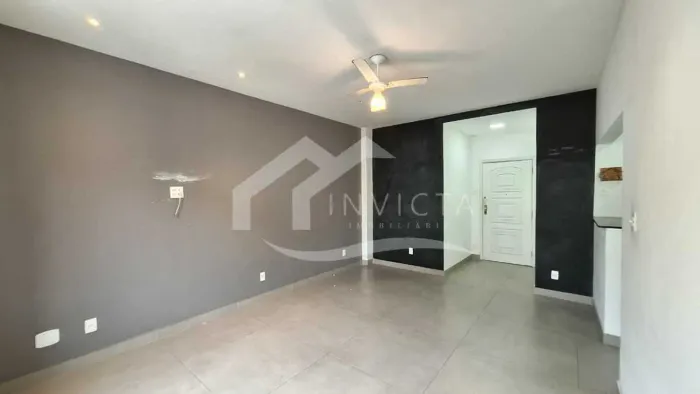 Excelente 2 Quartos com Suíte Reformado Próximo à Praia