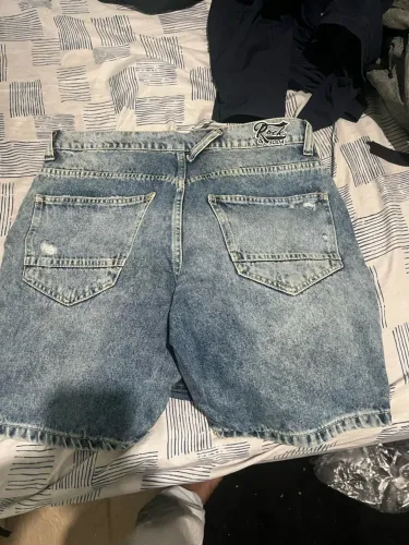 Duas bermudas jeans