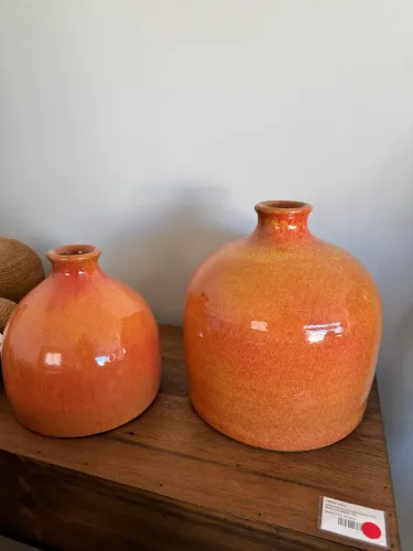 Conjunto dois vasos grandes laranja de 690 por 270