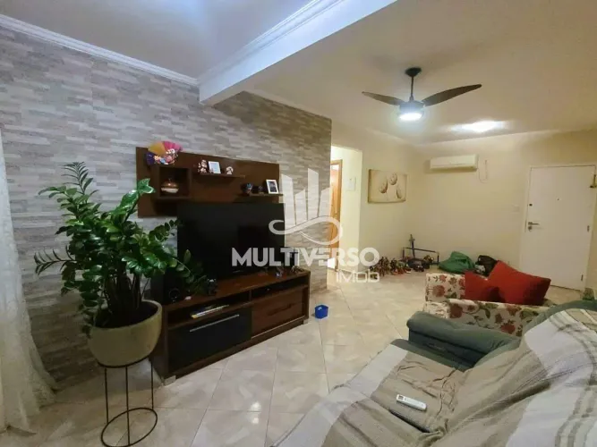 Apartamento reformado à venda no Gonzaga | 2 dormitórios + dependência revertida para um q